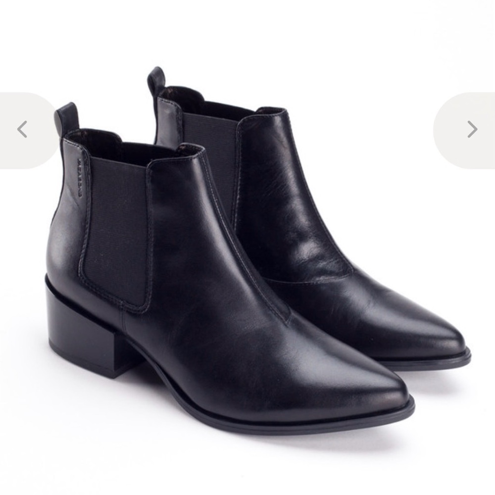 VAGABOND Shoemakers Marja Black Leather Chelsea Boots in size 7 / 38 EU
